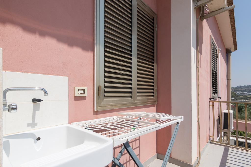 La Rosa Del Deserto Bed & Breakfast Scicli Bilik gambar
