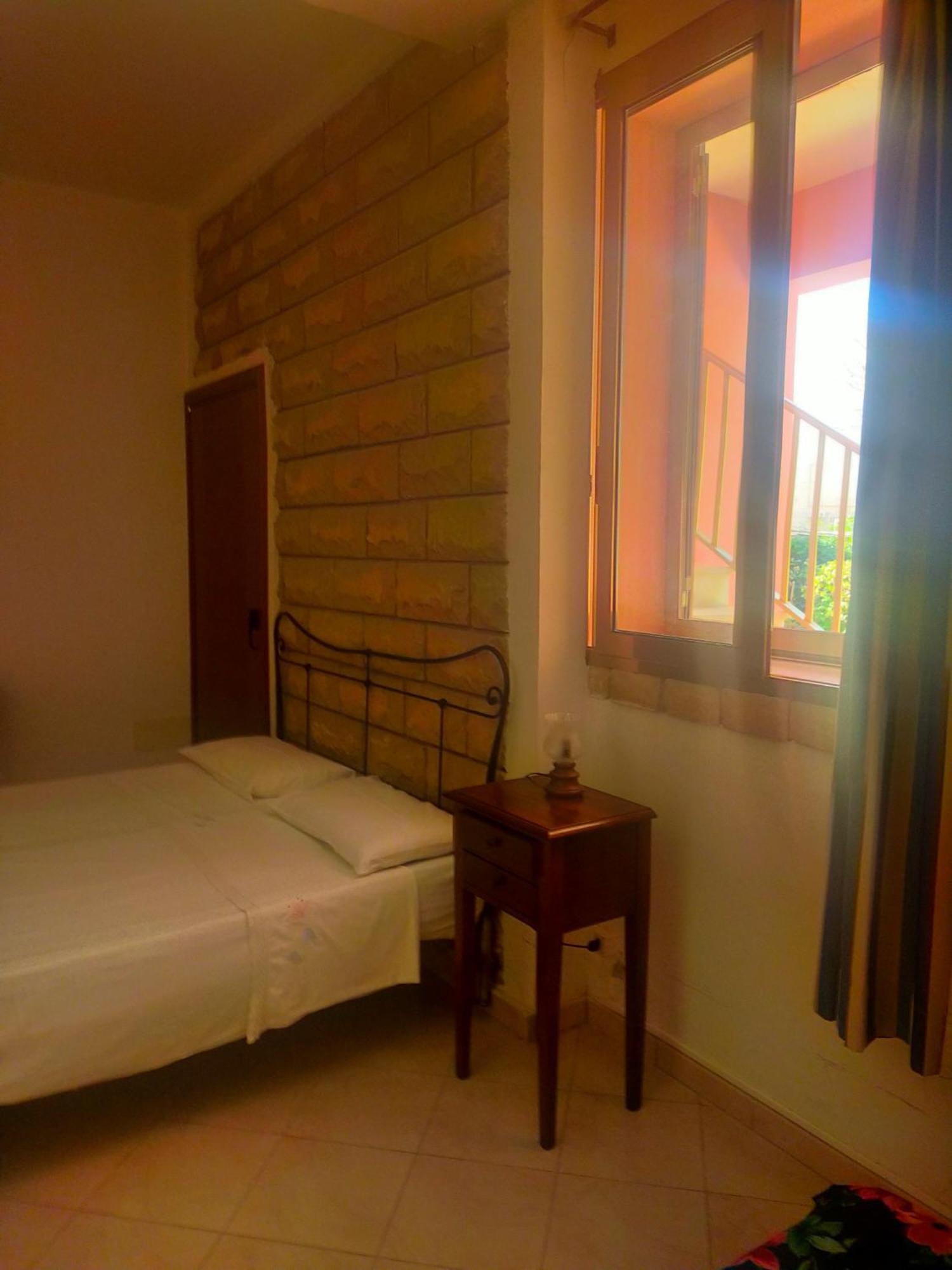 La Rosa Del Deserto Bed & Breakfast Scicli Luaran gambar